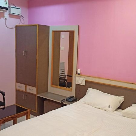 Aarthi Residency Hotell Kāraikkudi Eksteriør bilde