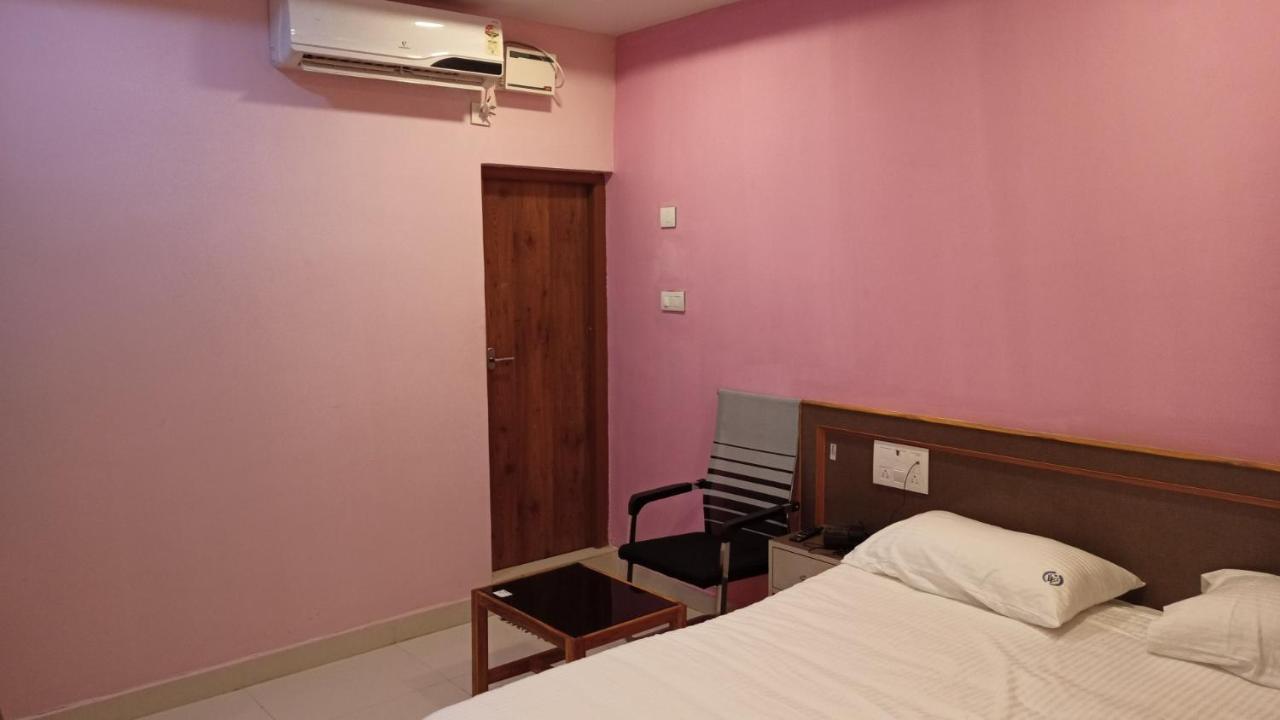 Aarthi Residency Hotell Kāraikkudi Eksteriør bilde