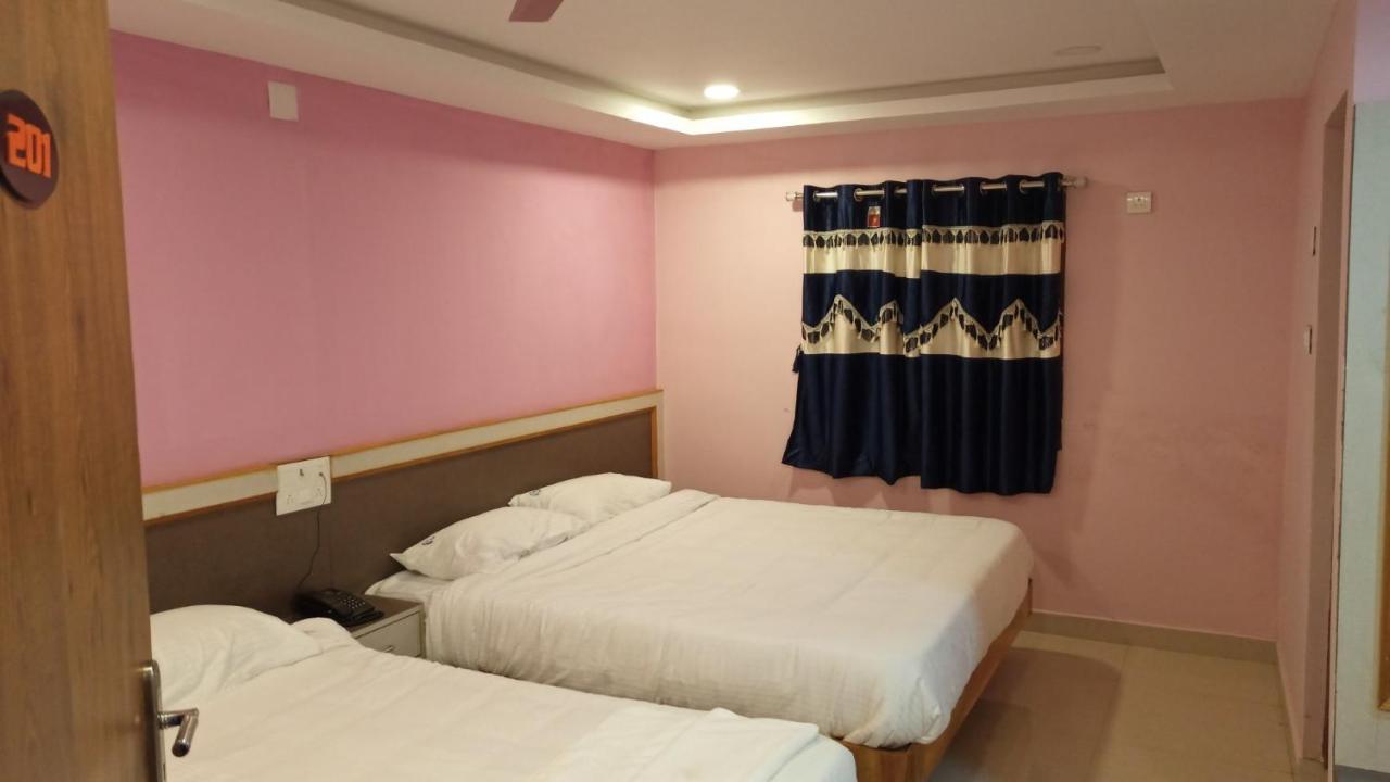 Aarthi Residency Hotell Kāraikkudi Eksteriør bilde