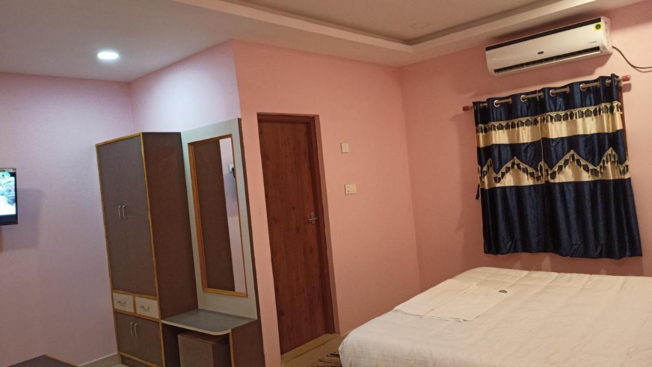 Aarthi Residency Hotell Kāraikkudi Eksteriør bilde