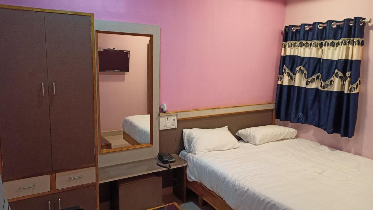 Aarthi Residency Hotell Kāraikkudi Eksteriør bilde